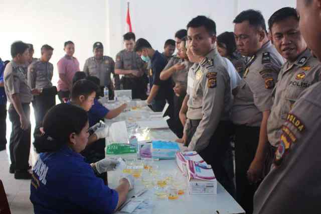 Ratusan Personil Polres Minsel Jalani Tes Urine